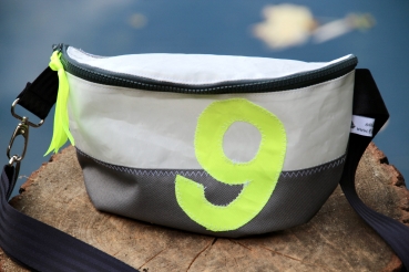 Segeltuch Bauchtasche mit gelber 9